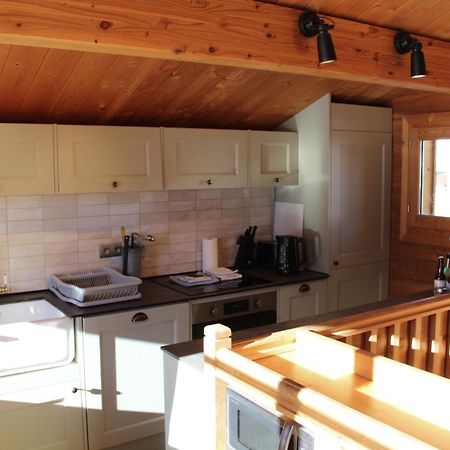 Cosy 4 Bedroom Chalet With Hot Tub Saint-Marcel  Eksteriør bilde