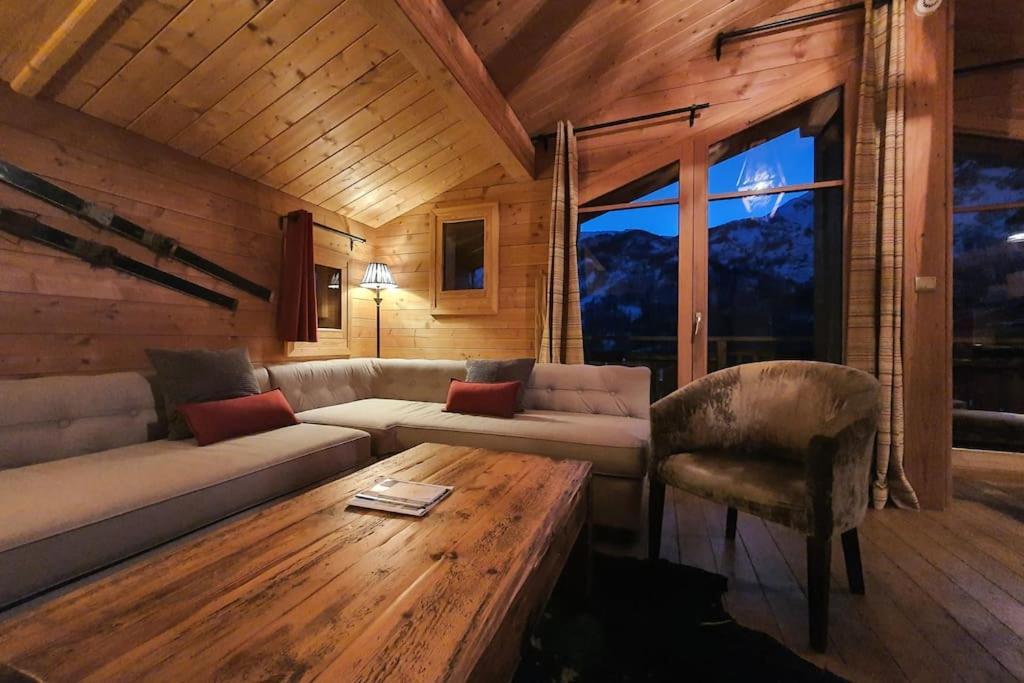 Cosy 4 Bedroom Chalet With Hot Tub Saint-Marcel  Eksteriør bilde