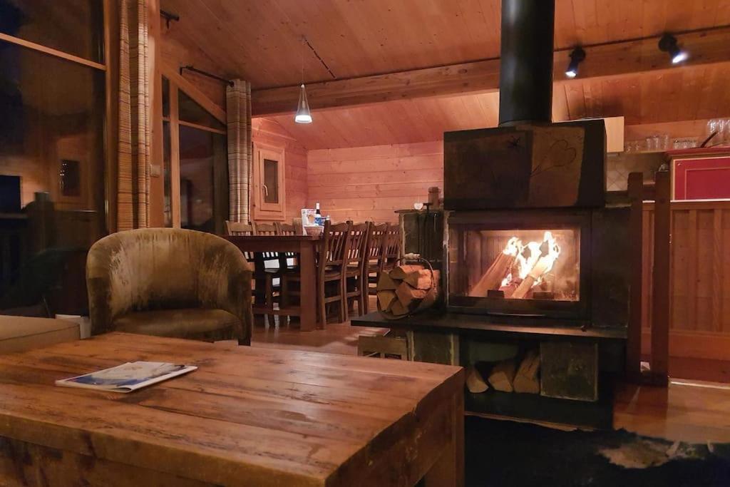 Cosy 4 Bedroom Chalet With Hot Tub Saint-Marcel  Eksteriør bilde