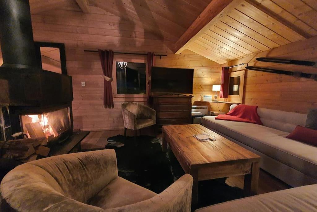 Cosy 4 Bedroom Chalet With Hot Tub Saint-Marcel  Eksteriør bilde