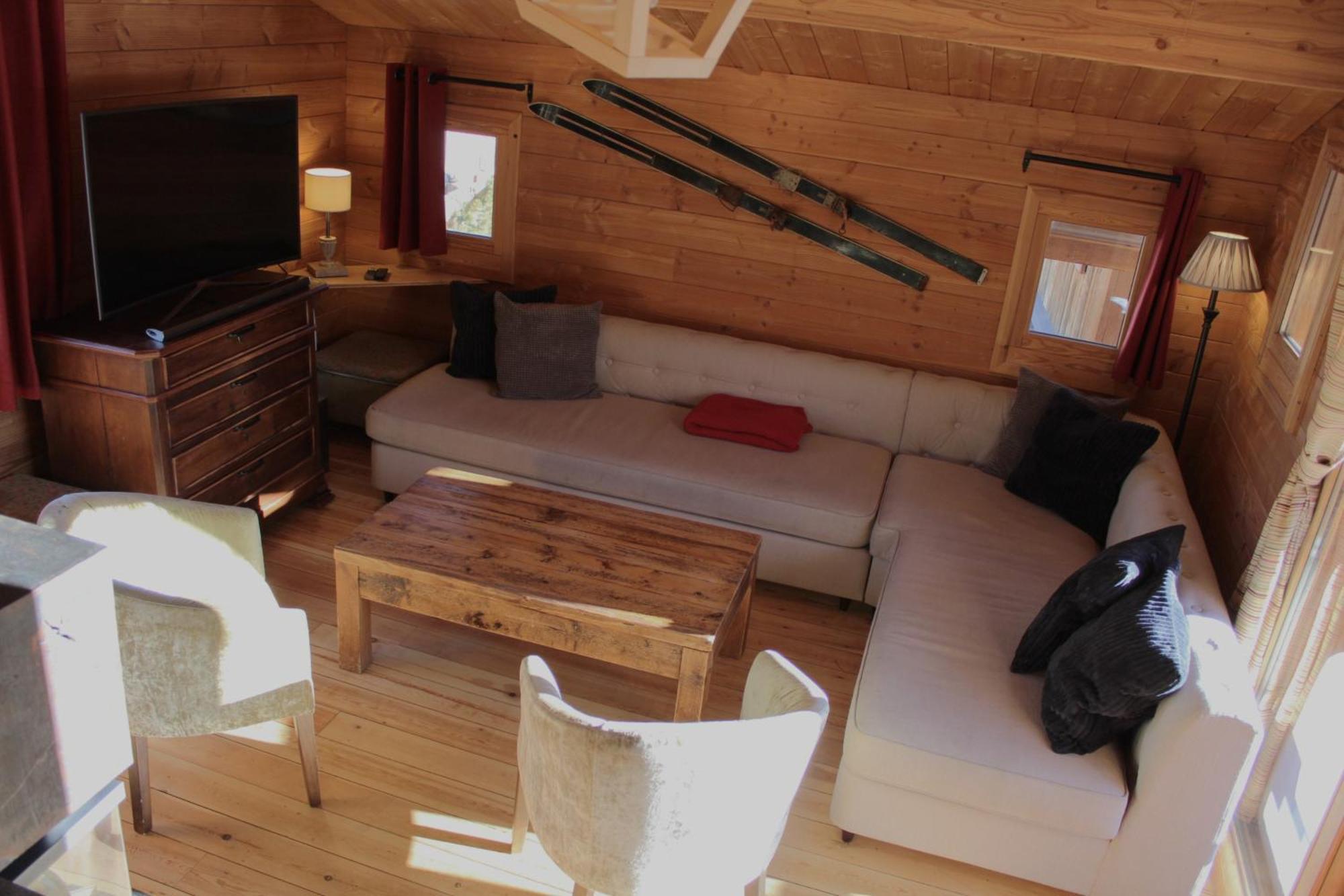 Cosy 4 Bedroom Chalet With Hot Tub Saint-Marcel  Eksteriør bilde