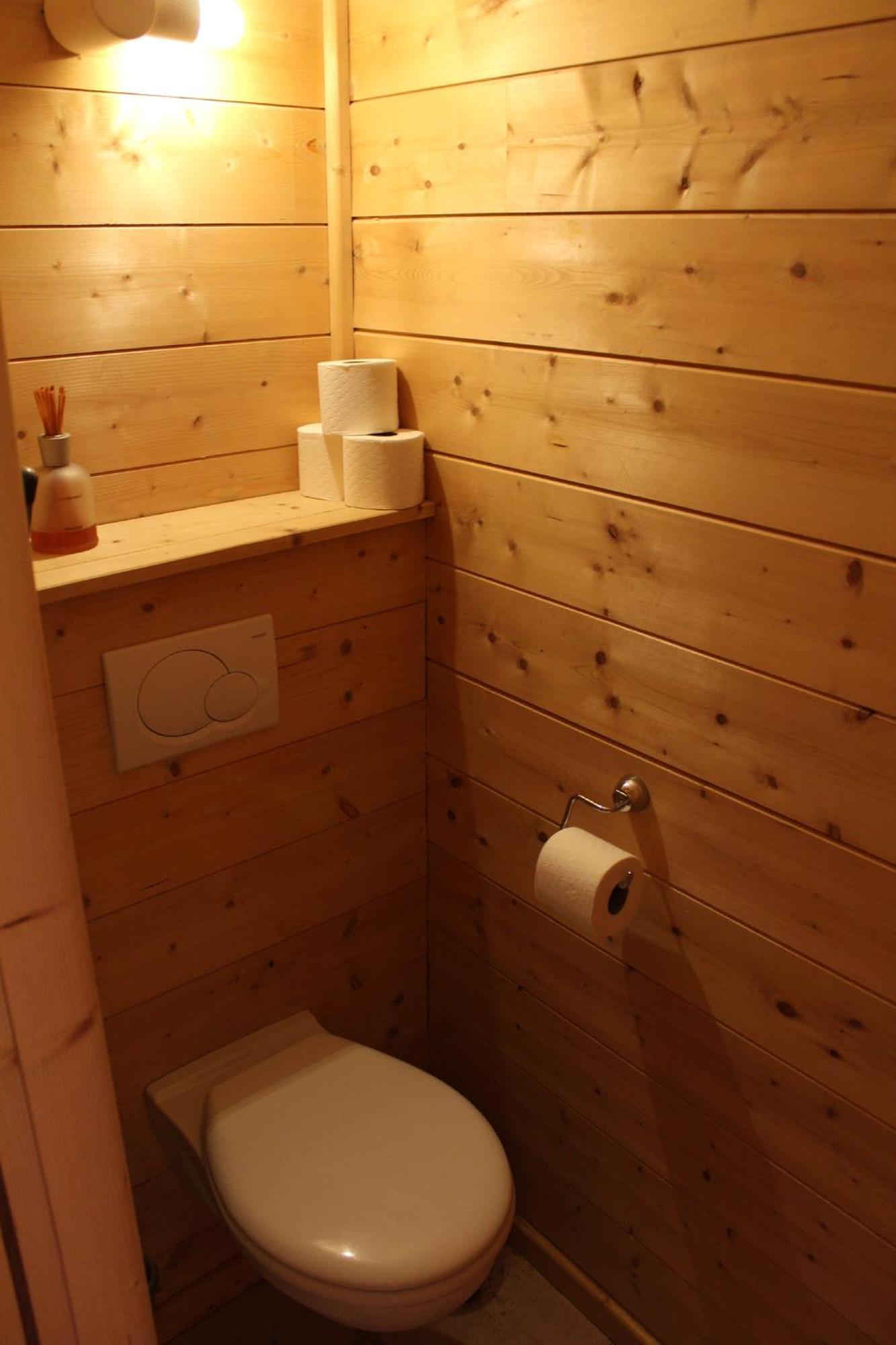 Cosy 4 Bedroom Chalet With Hot Tub Saint-Marcel  Eksteriør bilde