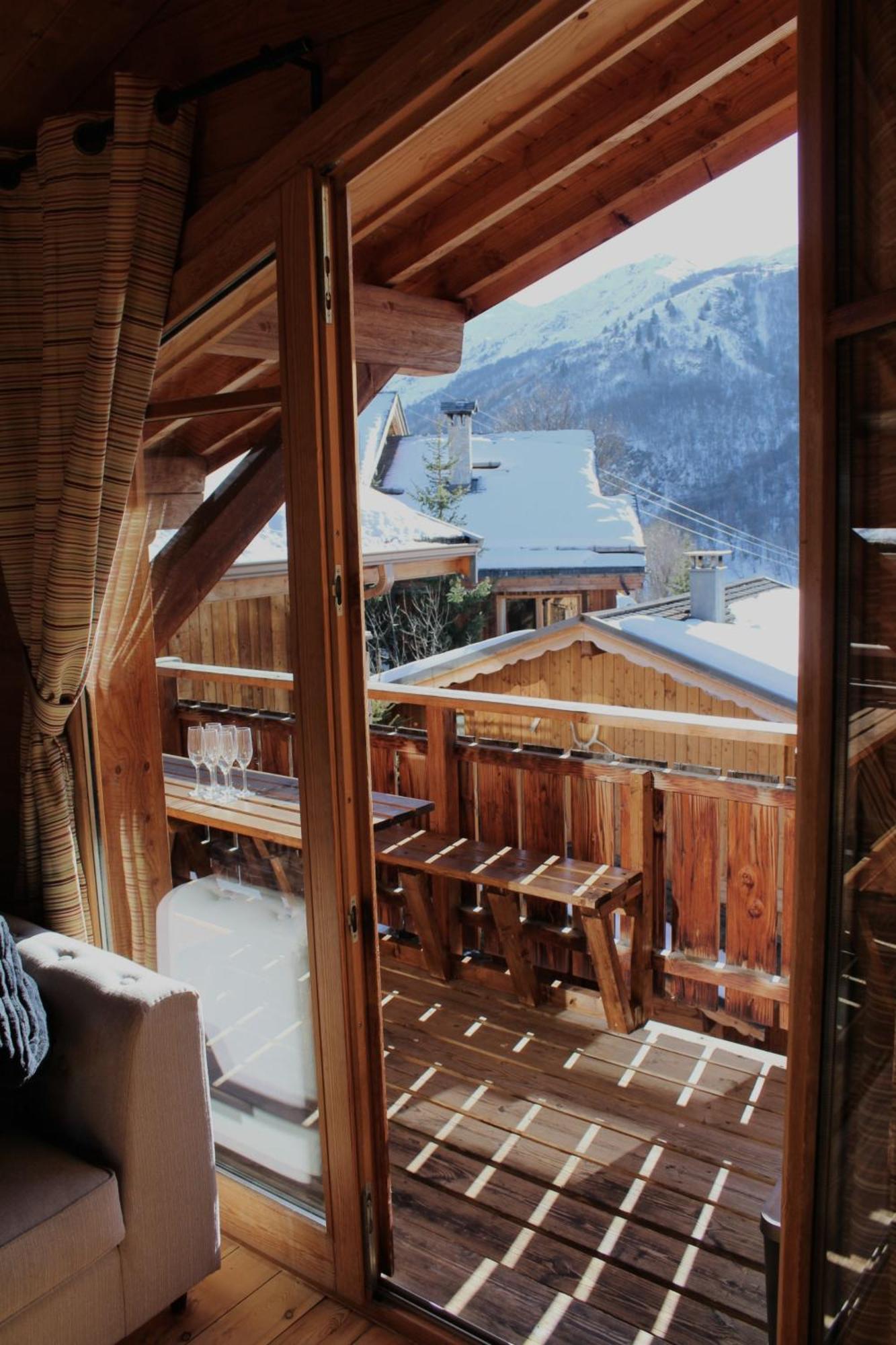 Cosy 4 Bedroom Chalet With Hot Tub Saint-Marcel  Eksteriør bilde