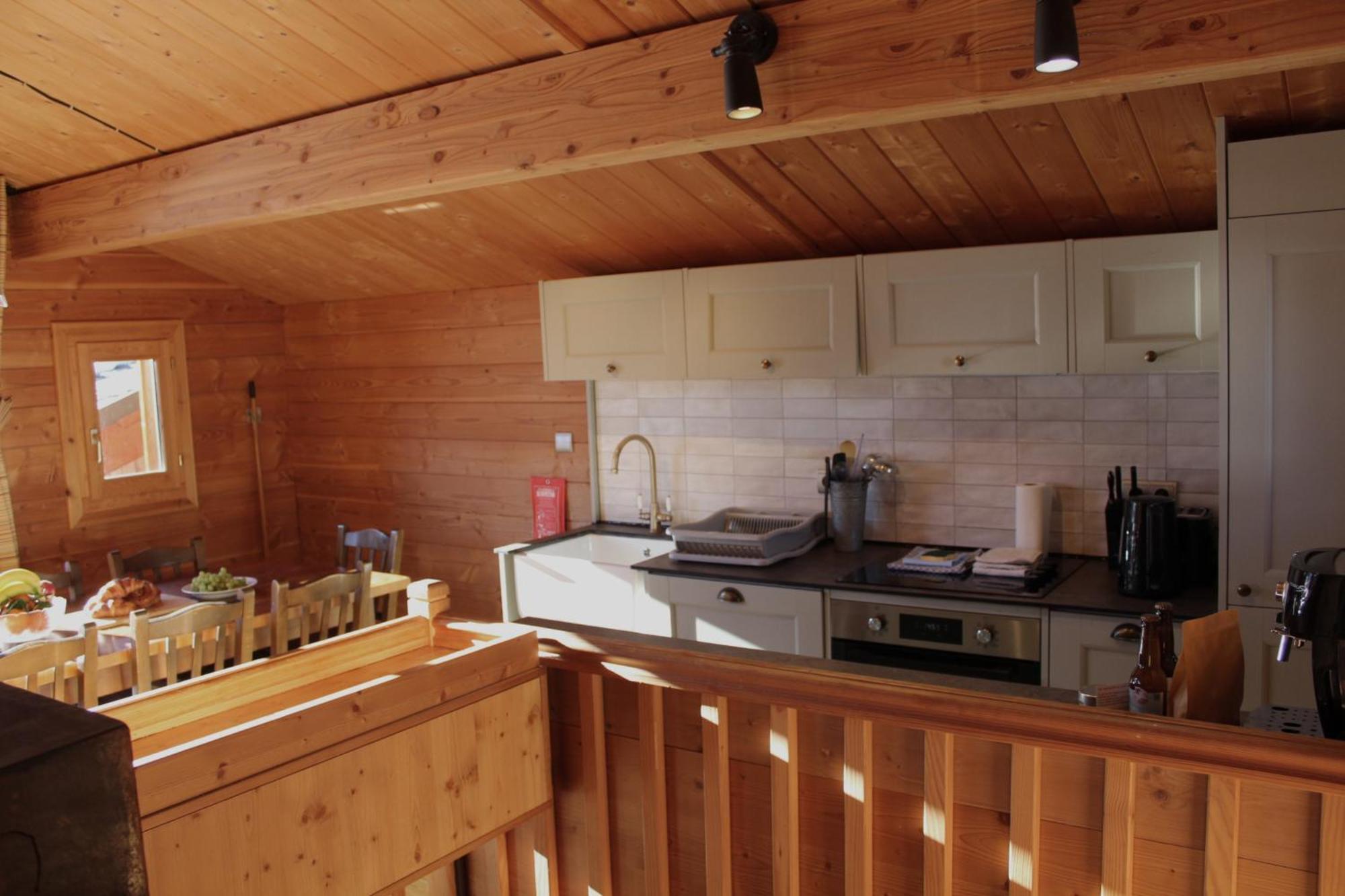 Cosy 4 Bedroom Chalet With Hot Tub Saint-Marcel  Eksteriør bilde